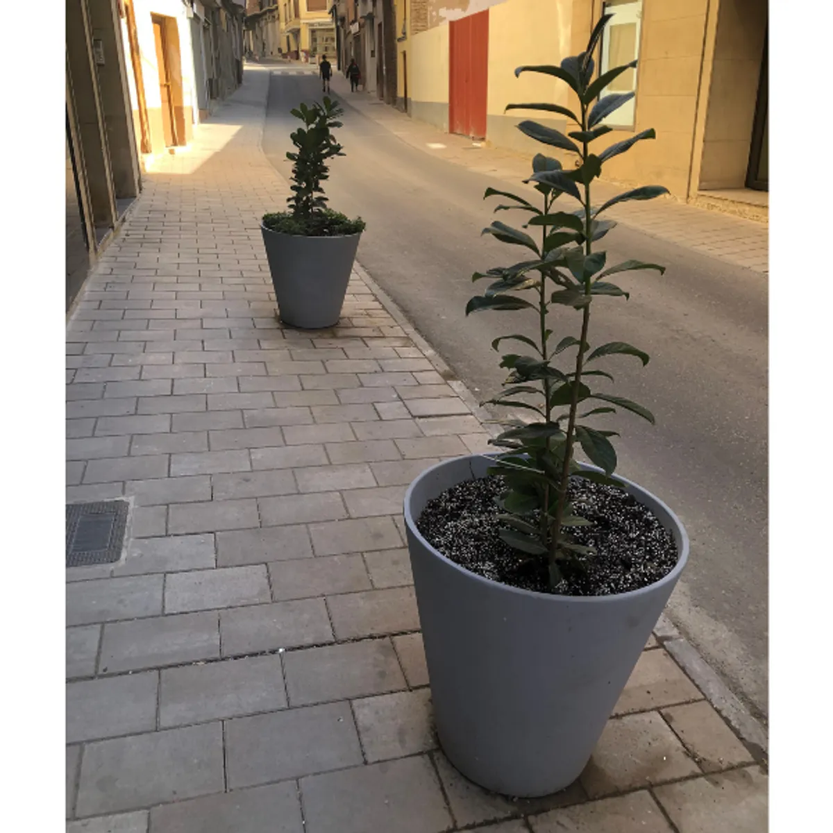 Jardinière béton CONIQUE Ø60x H.60-