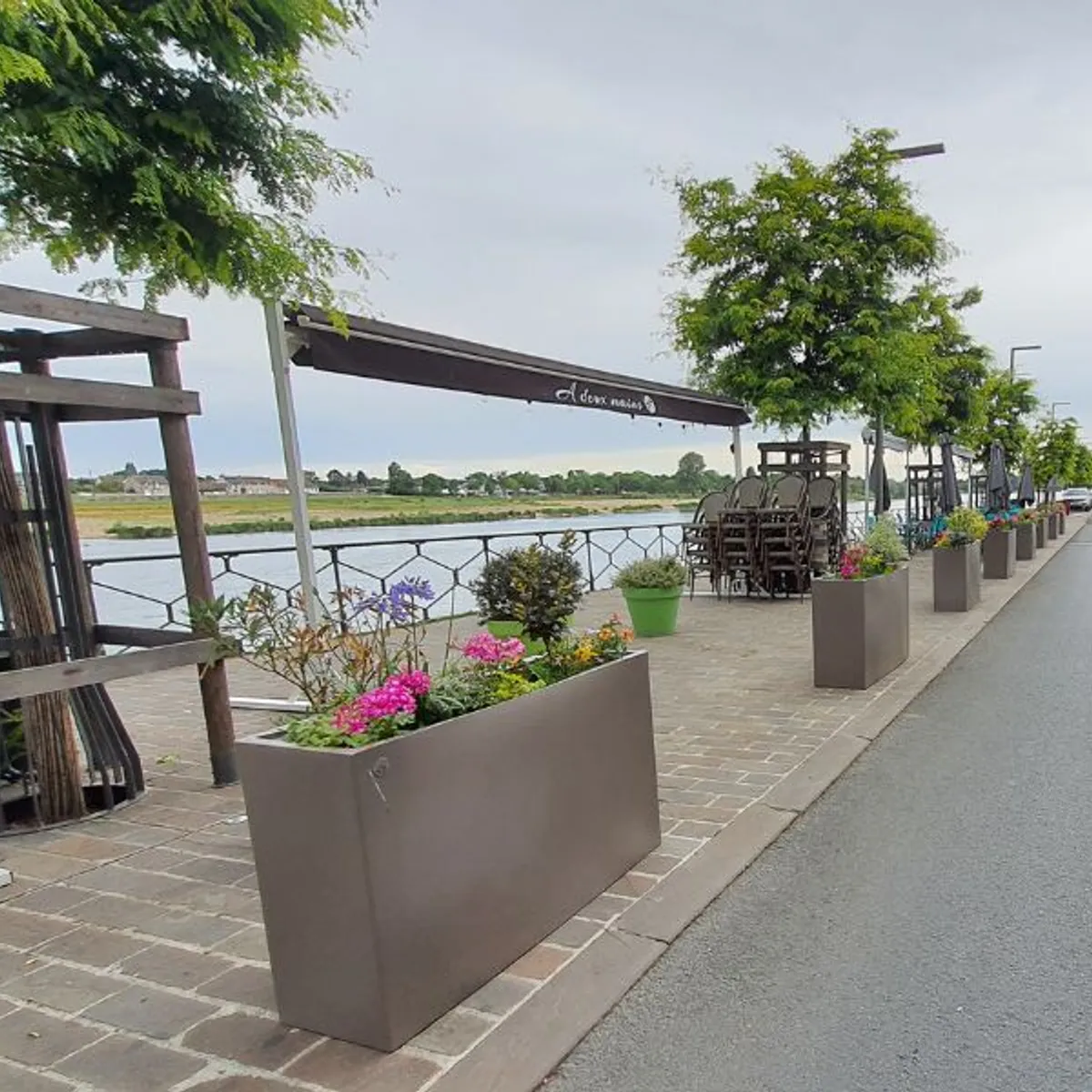 Jardinière LINEO plastique rotomoulé- H.700mm-