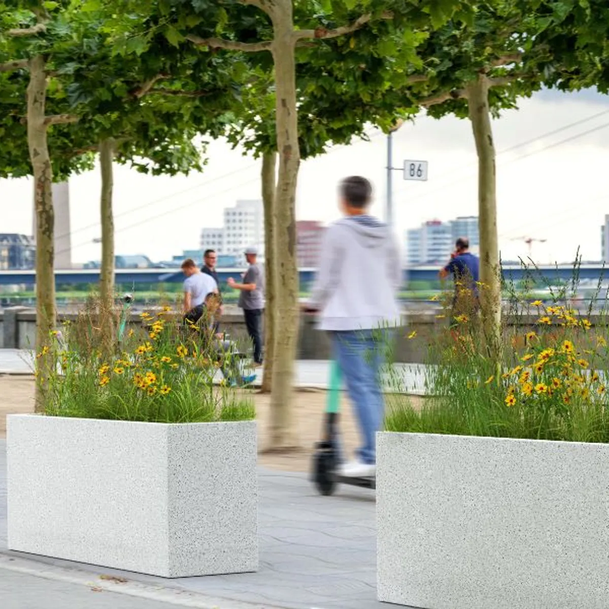 Jardinière béton haute LYS-