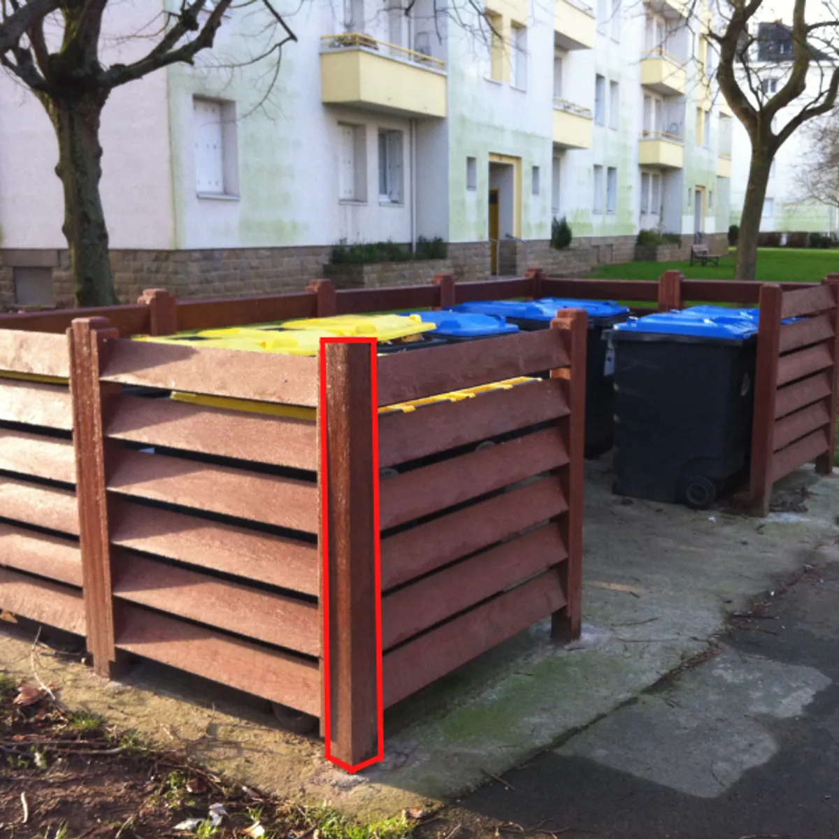 Poteau pour cache conteneurs en plastique recyclé