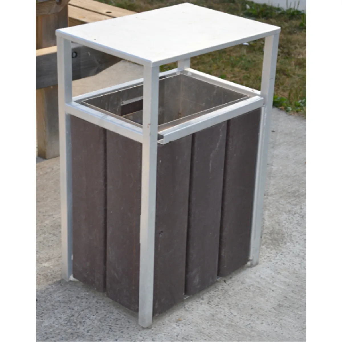 Corbeille en plastique recyclé CUBE