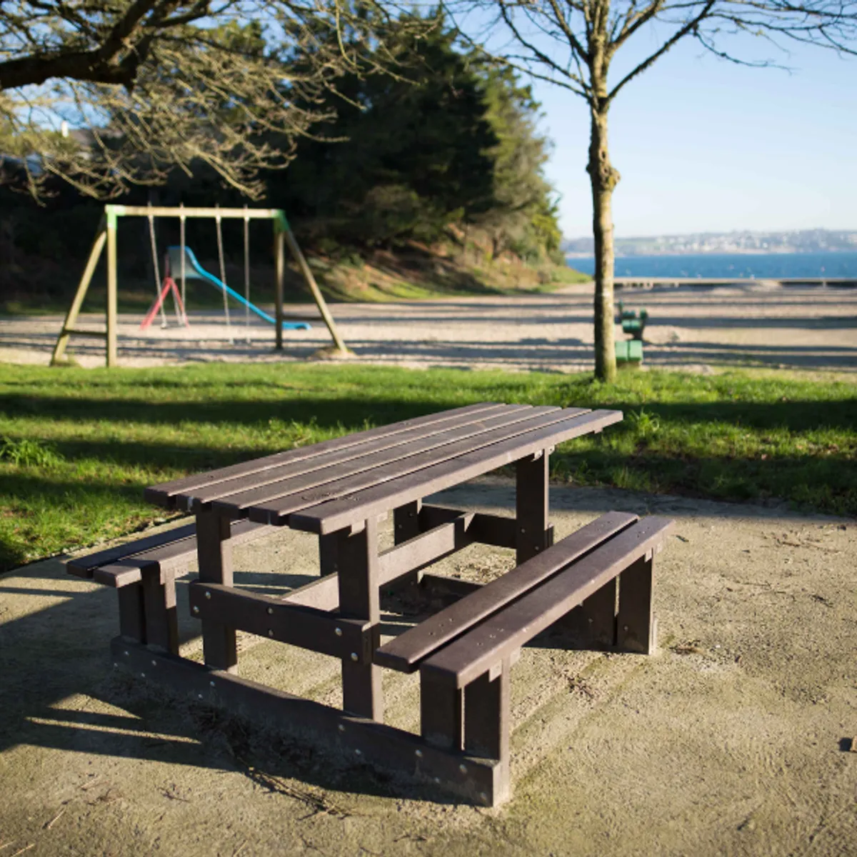 Table pique-nique en plastique recyclé SANS ENJAMBEMENT PMR