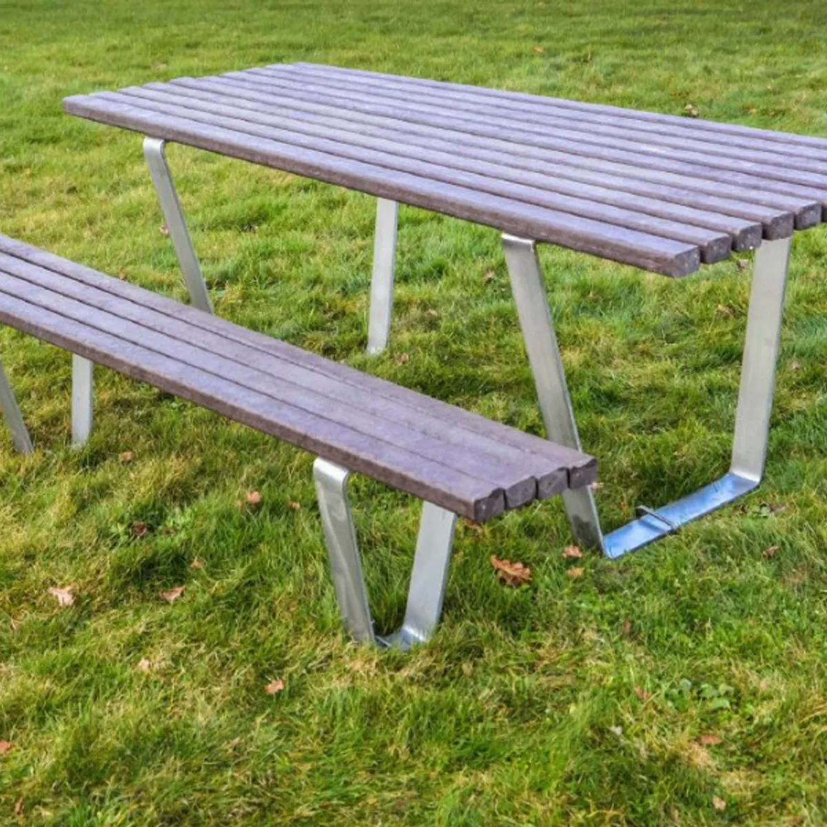 Table en Plastique Recyclé GRENADE -