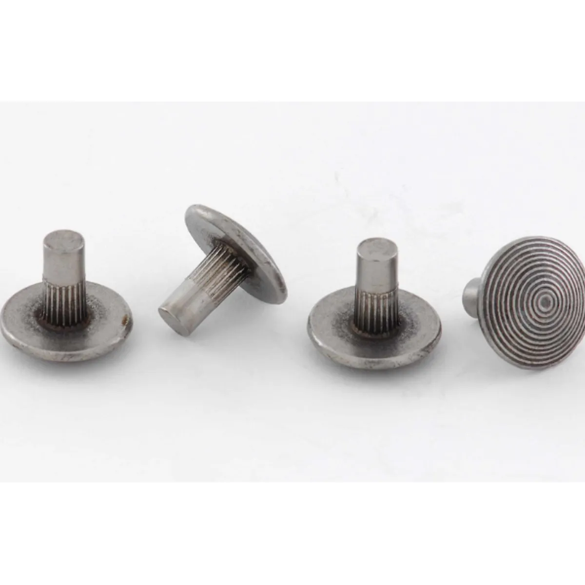 Clous podotactiles Inox 304 strié En cercles