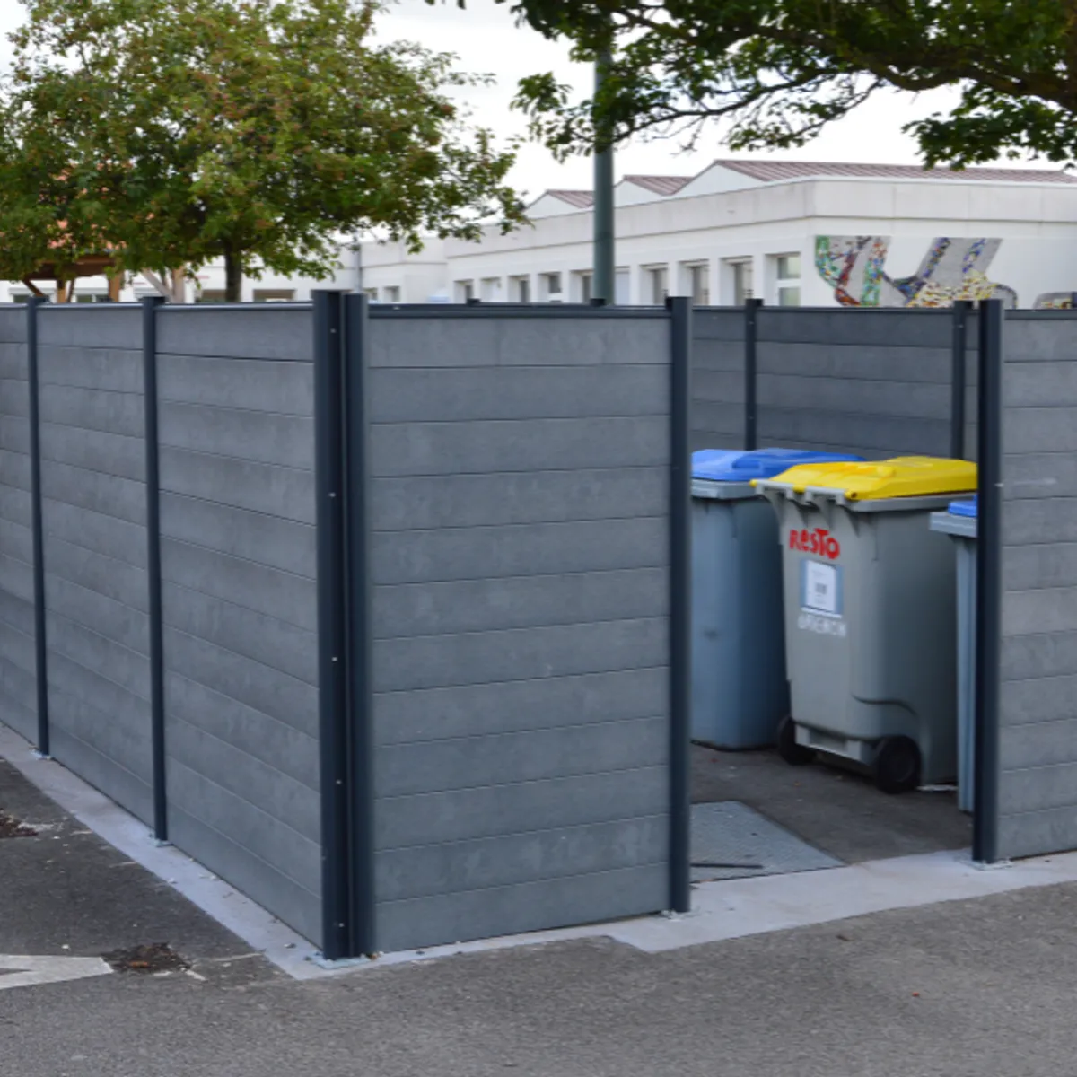 Cache conteneurs en plastique recyclé sur mesure