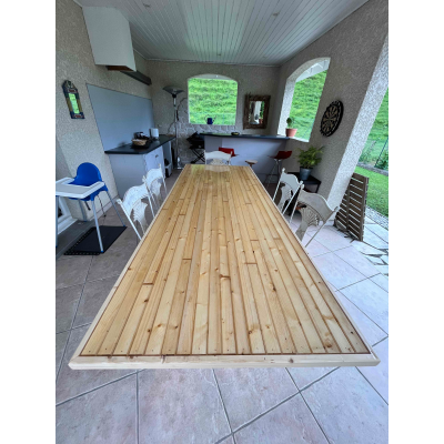 Plateau de table extérieur en pin et époxy