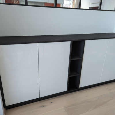 Buffet noir et blanc