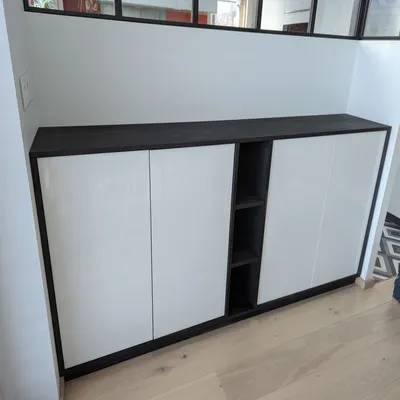 Buffet noir et blanc