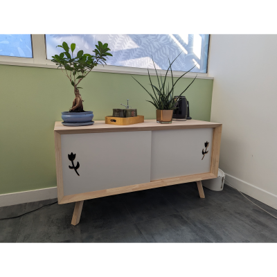 Meuble bas avec portes coulissantes