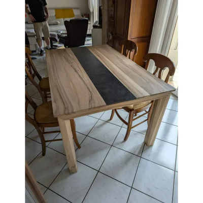 Table à manger en noyer avec insert en compact