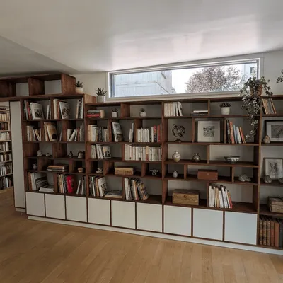 Bibliothèque ouverte en hévéa