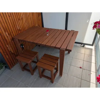 Table d'extérieur en sapelli