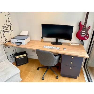 Bureau suspendu en chêne